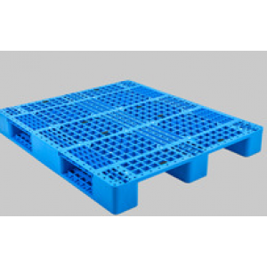 Plastic tray