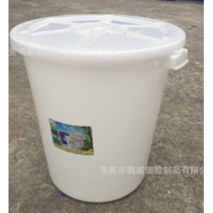 Plastic trash can